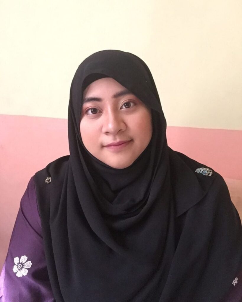 Tourist Guide Johor Radhiah 01